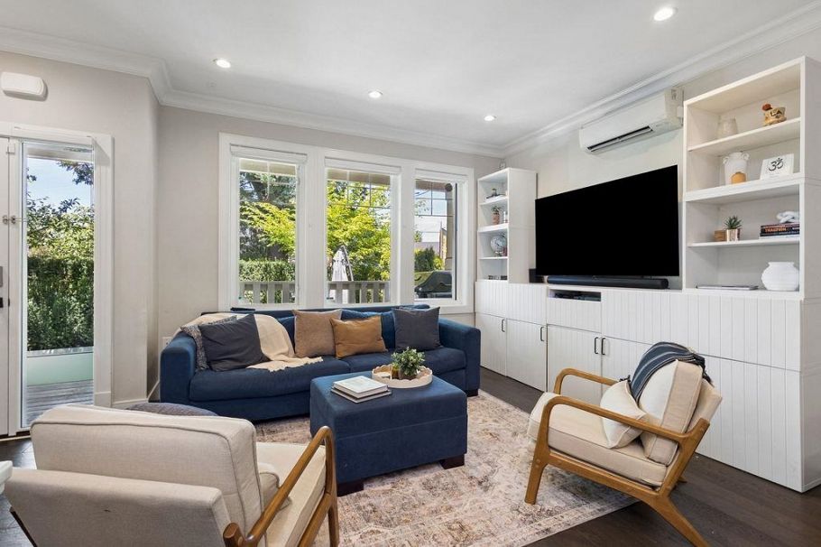 1336 E 23 Avenue Vancouver, BC - 3