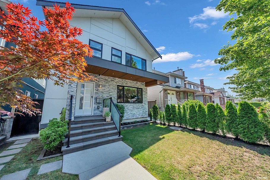 3342 E 24th Avenue Vancouver, BC - 2