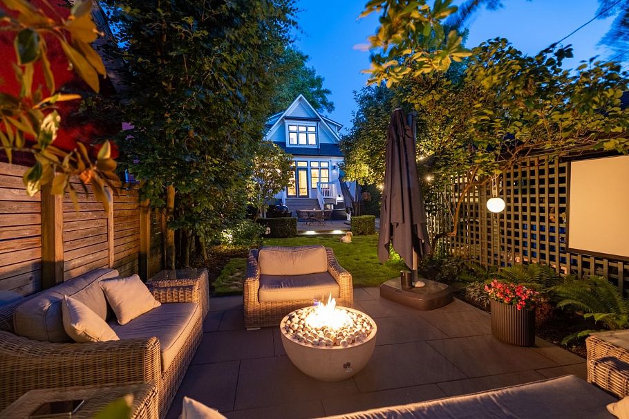 565 E 45th Avenue Vancouver, BC - 2