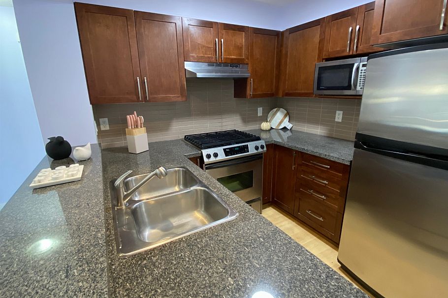 302 5725 Agronomy Road Vancouver, BC - 6