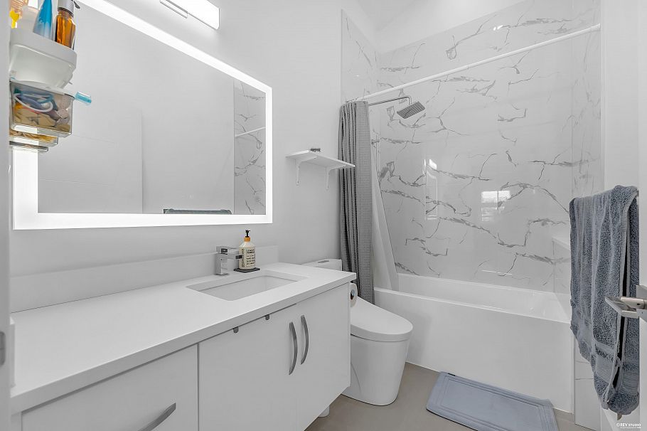 3342 E 24th Avenue Vancouver, BC - 11