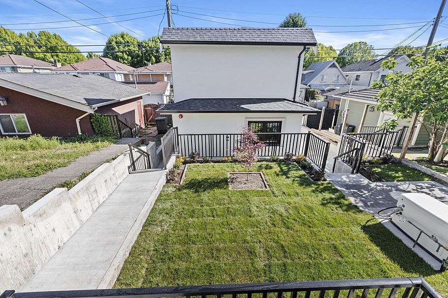 134 E 63rd Avenue Vancouver, BC - 38