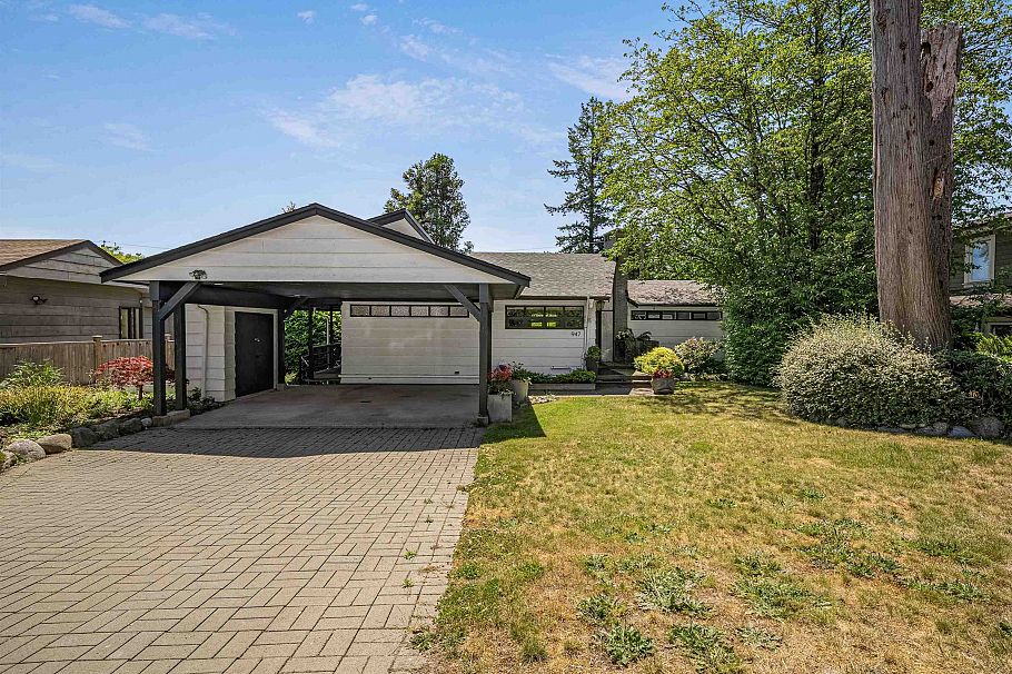 947 Evergreen Place North Vancouver, BC - 3