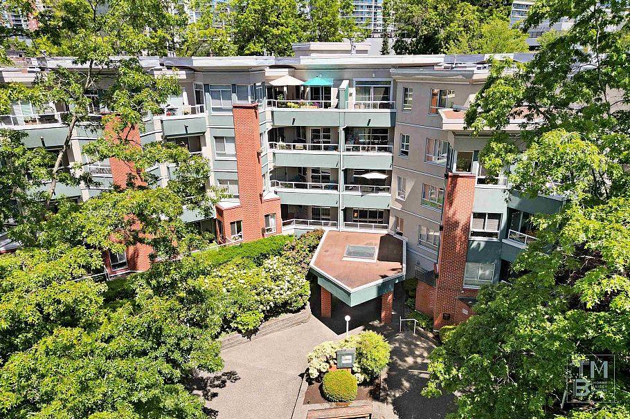 411 128 W 8th Street North Vancouver, BC - 2