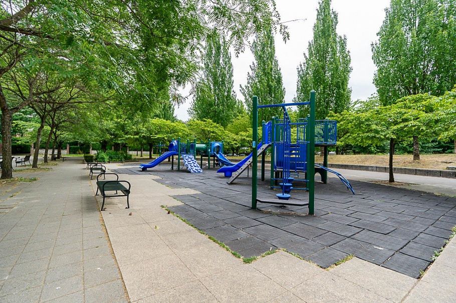2409 3663 Crowley Drive Vancouver, BC - 27