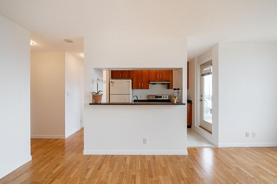 2409 3663 Crowley Drive Vancouver, BC - 8