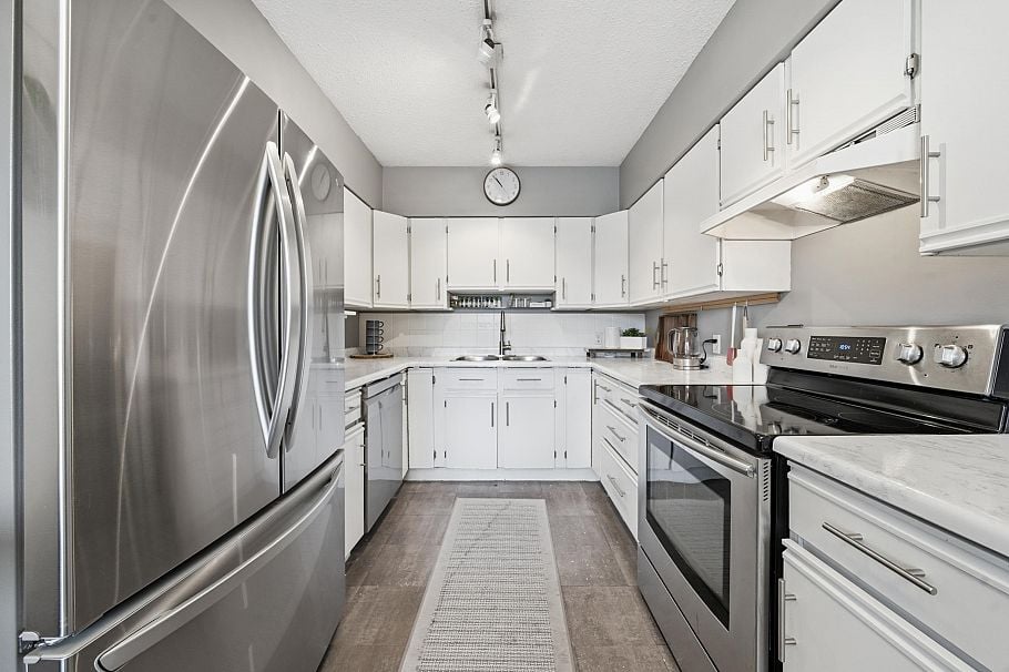 1120 Wellington Drive North Vancouver, BC - 10