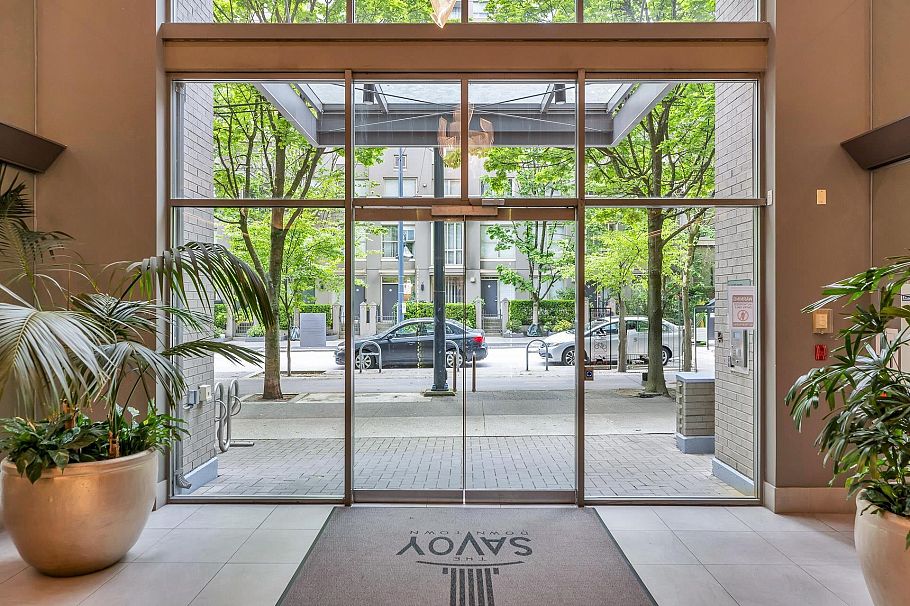 1104 928 Richards Street Vancouver, BC - 4