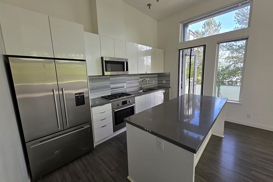 310 3138 Riverwalk Avenue Vancouver, BC - 4