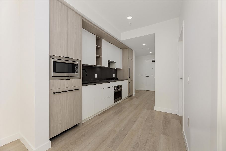 401 2268 E Broadway Street Vancouver, BC - 8