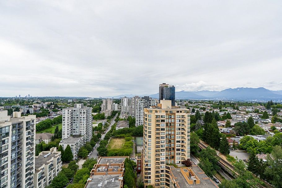 2409 3663 Crowley Drive Vancouver, BC - 21