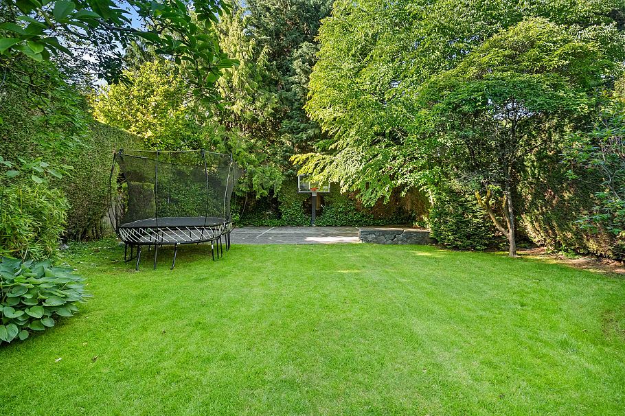 2385 W 49th Avenue Vancouver, BC - 2