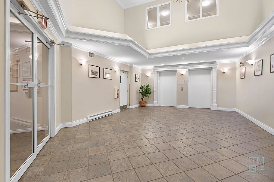411 128 W 8th Street North Vancouver, BC - 3
