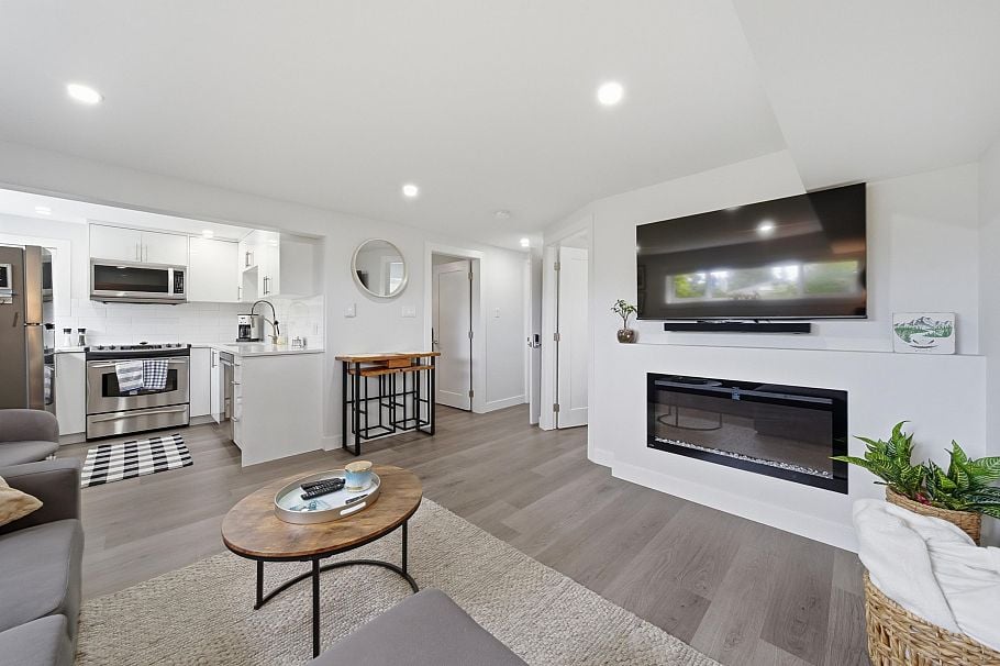 1120 Wellington Drive North Vancouver, BC - 20
