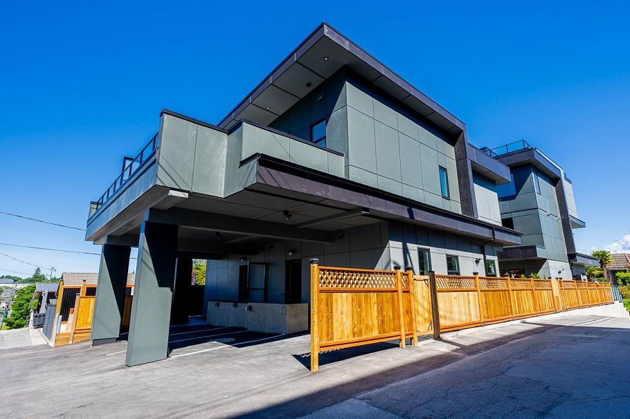 1 678 E 22nd Avenue Vancouver, BC - 2
