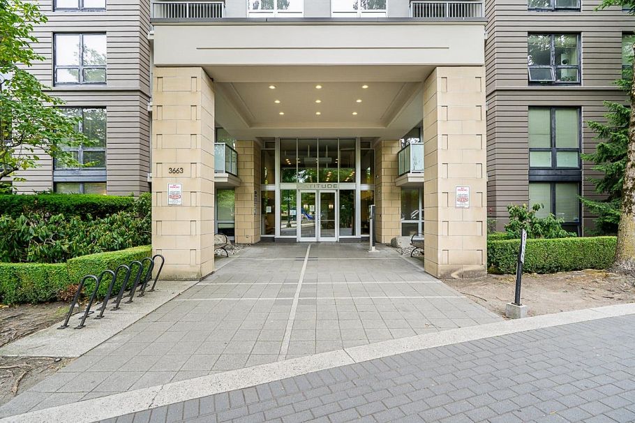 2409 3663 Crowley Drive Vancouver, BC - 4