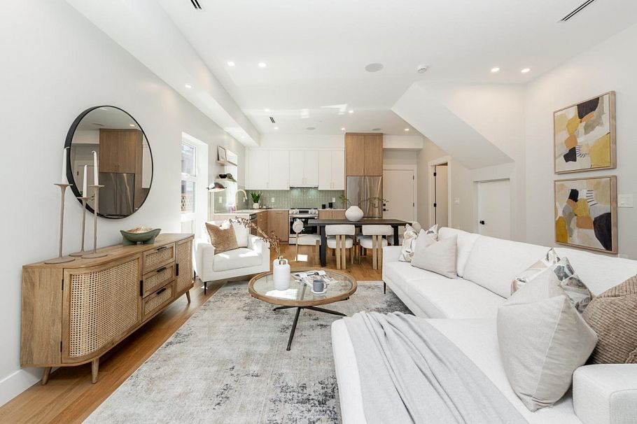 1 678 E 22nd Avenue Vancouver, BC - 5