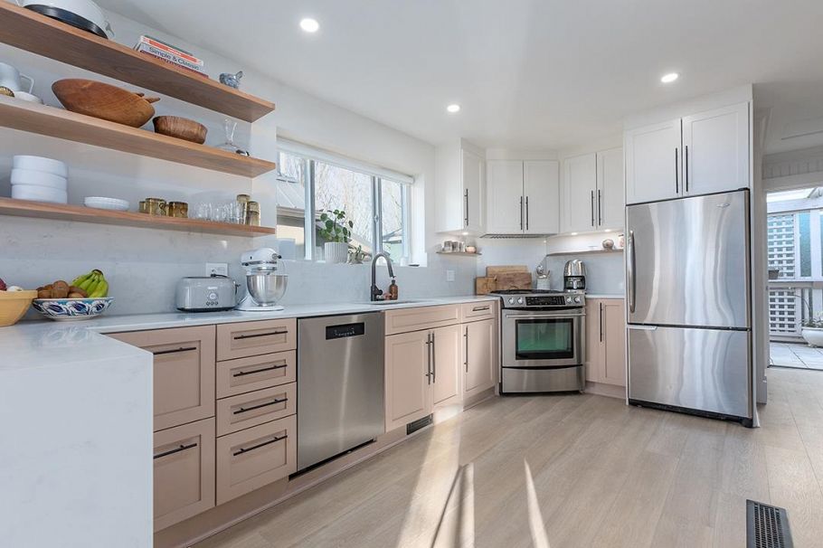 708 Woodland Drive Vancouver, BC - 2