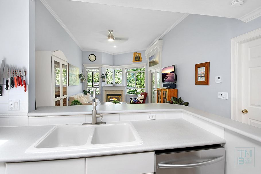 411 128 W 8th Street North Vancouver, BC - 11