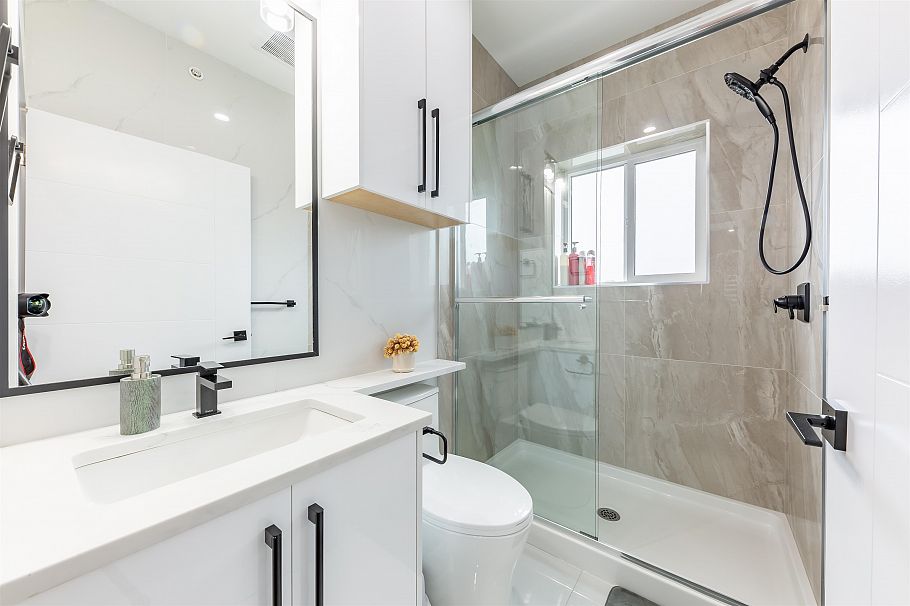 2975 E 42nd Avenue Vancouver, BC - 29