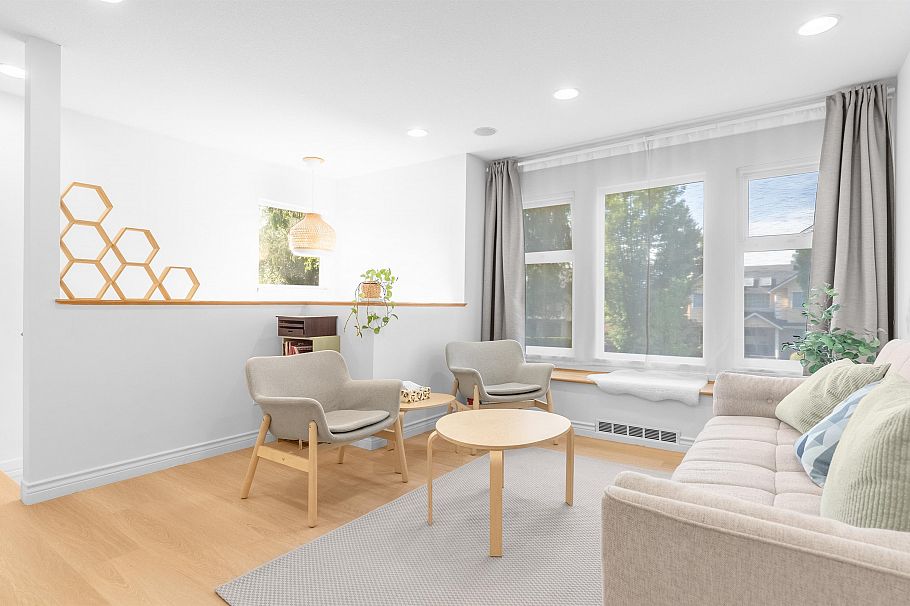 2426 W 34th Avenue Vancouver, BC - 9