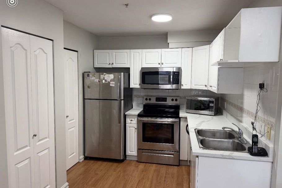 302 688 E 56th Avenue Vancouver, BC - 4