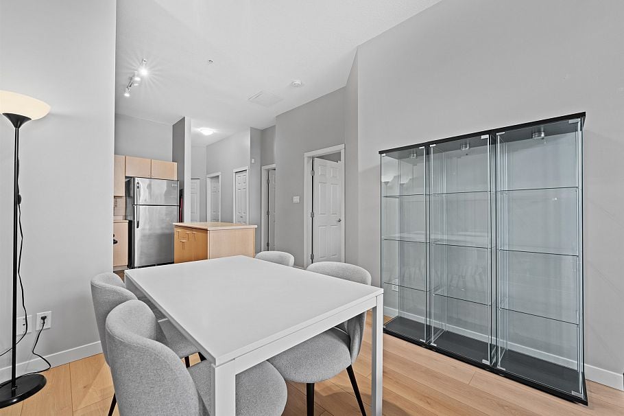 102 2102 W 38th Avenue Vancouver, BC - 9