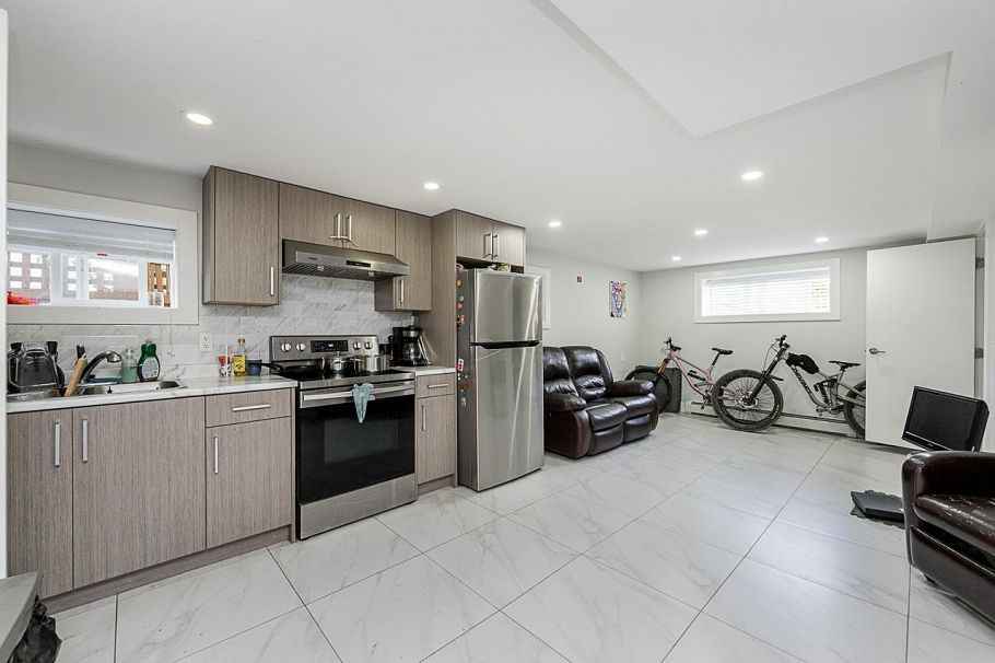 2843 E 5th Avenue Vancouver, BC - 18
