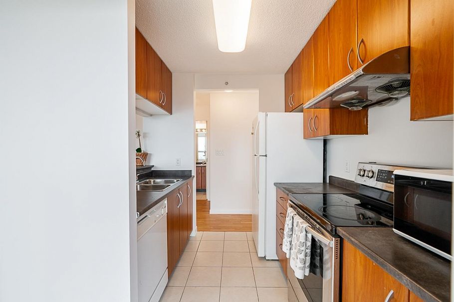 2409 3663 Crowley Drive Vancouver, BC - 12