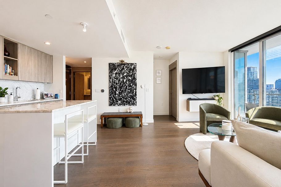 2320 89 Nelson Street Vancouver, BC - 3