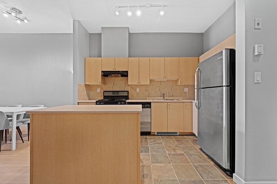 102 2102 W 38th Avenue Vancouver, BC - 6