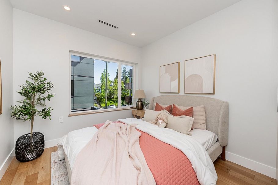 1 678 E 22nd Avenue Vancouver, BC - 17