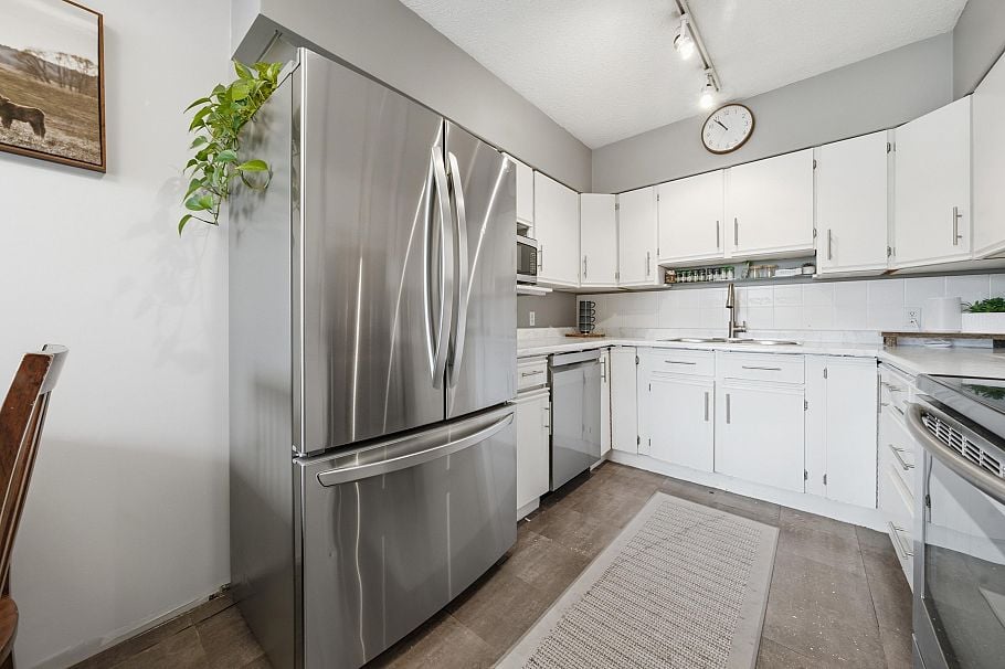 1120 Wellington Drive North Vancouver, BC - 11
