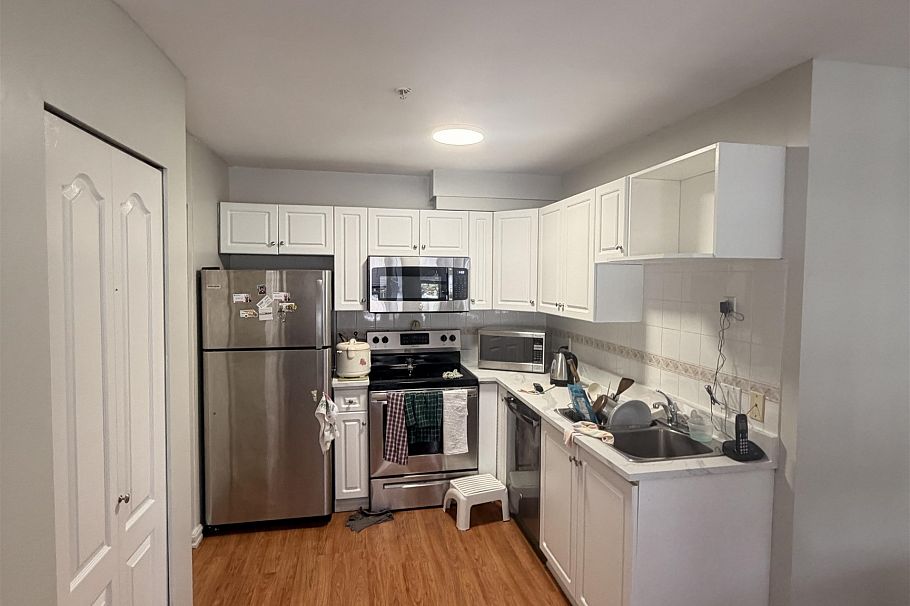 302 688 E 56th Avenue Vancouver, BC - 5