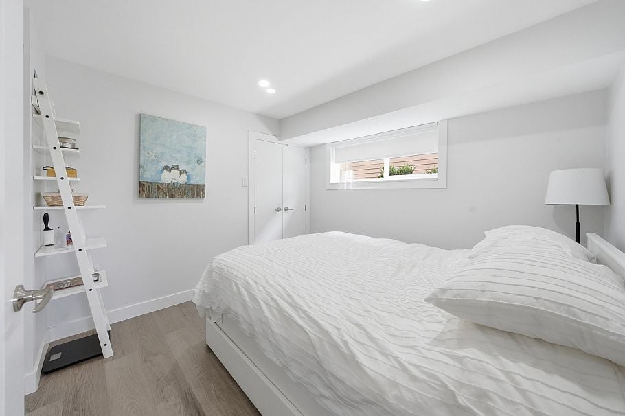 1120 Wellington Drive North Vancouver, BC - 23