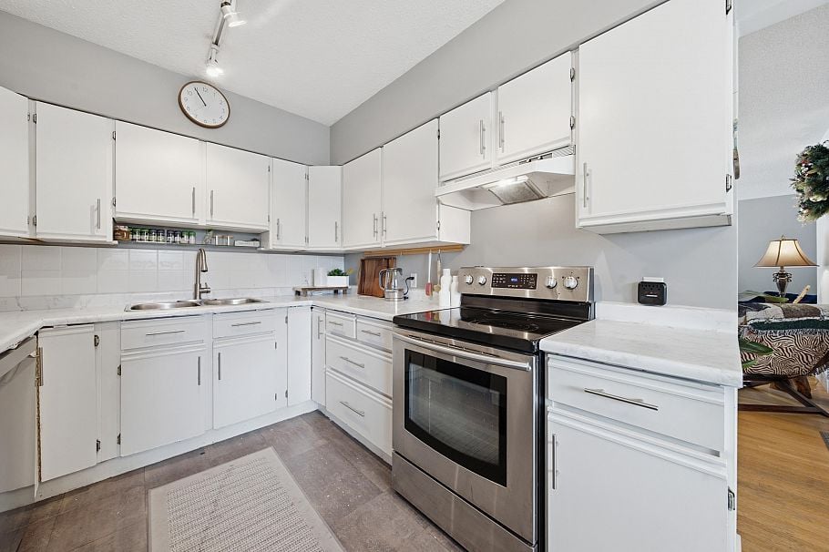 1120 Wellington Drive North Vancouver, BC - 12