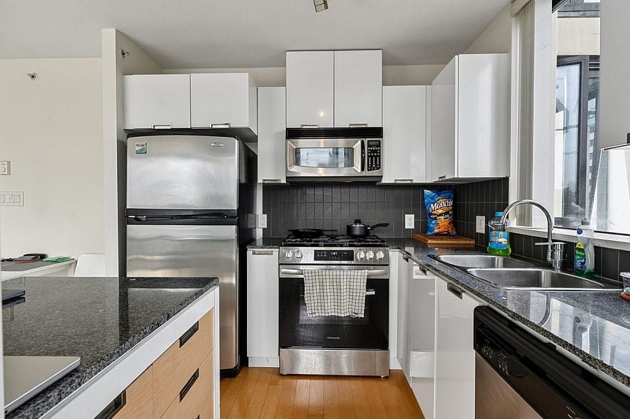 1107 151 W 2nd Street North Vancouver, BC - 12
