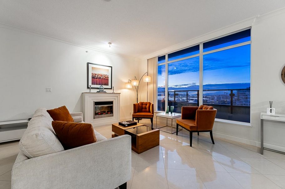 PH3 162 Victory Ship Way North Vancouver, BC - 3