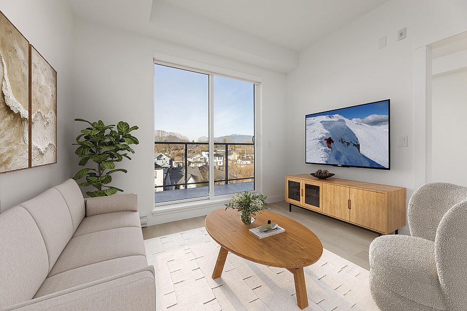406 2268 E Broadway Street Vancouver, BC - 4