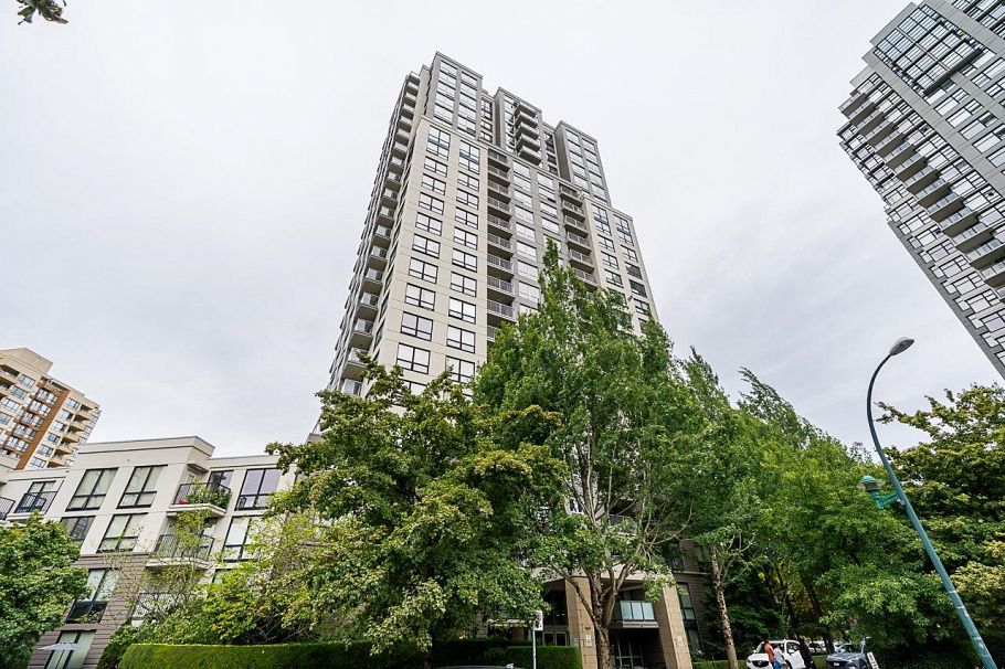 2409 3663 Crowley Drive Vancouver, BC - 3