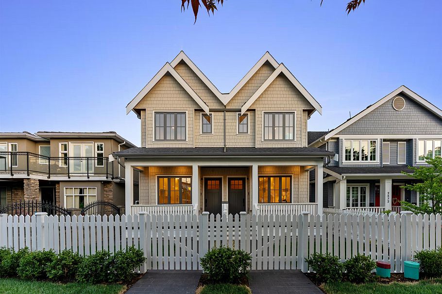 2578 E 4th Avenue Vancouver, BC - 1