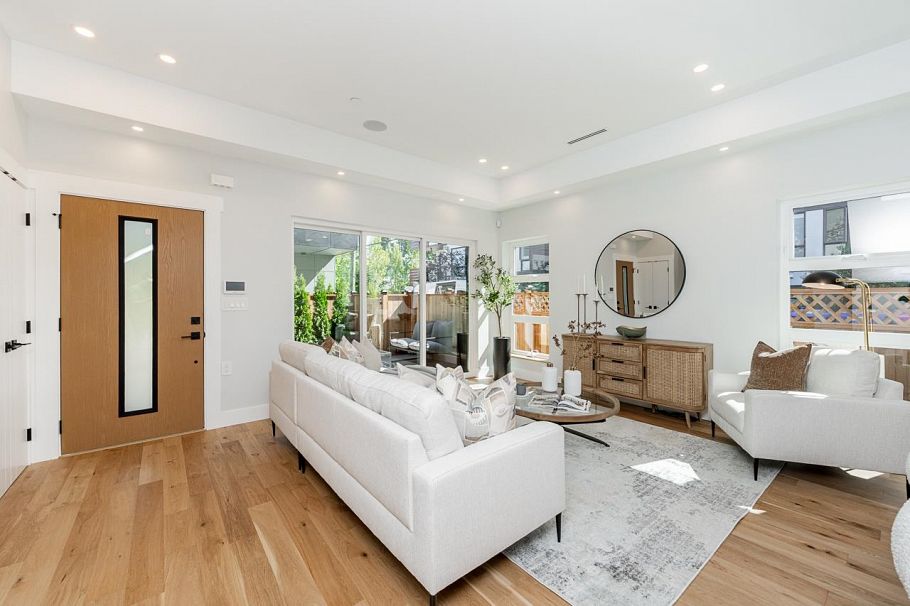 1 678 E 22nd Avenue Vancouver, BC - 4