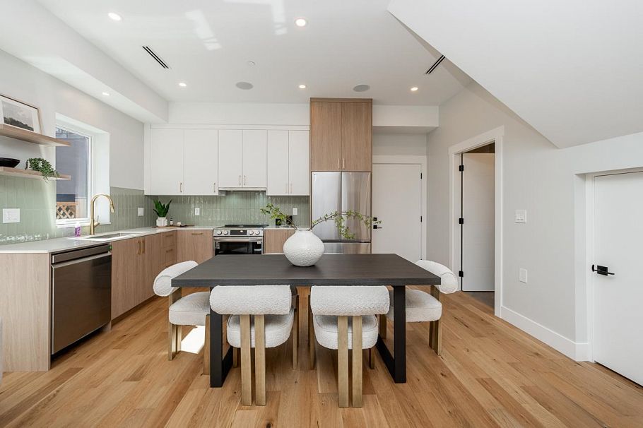 1 678 E 22nd Avenue Vancouver, BC - 9