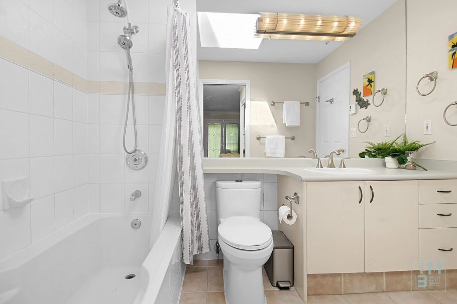411 128 W 8th Street North Vancouver, BC - 26