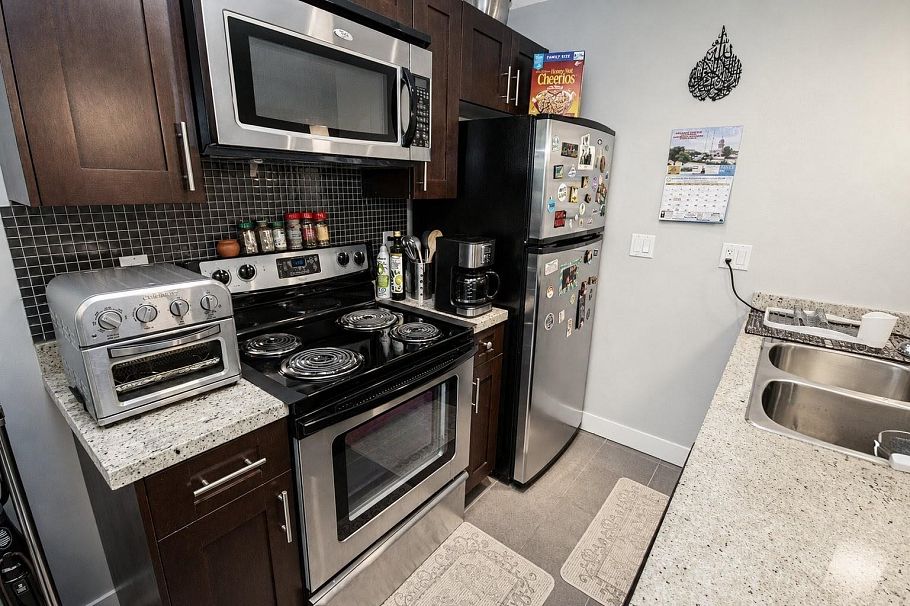 205 5488 Cecil Street Vancouver, BC - 6