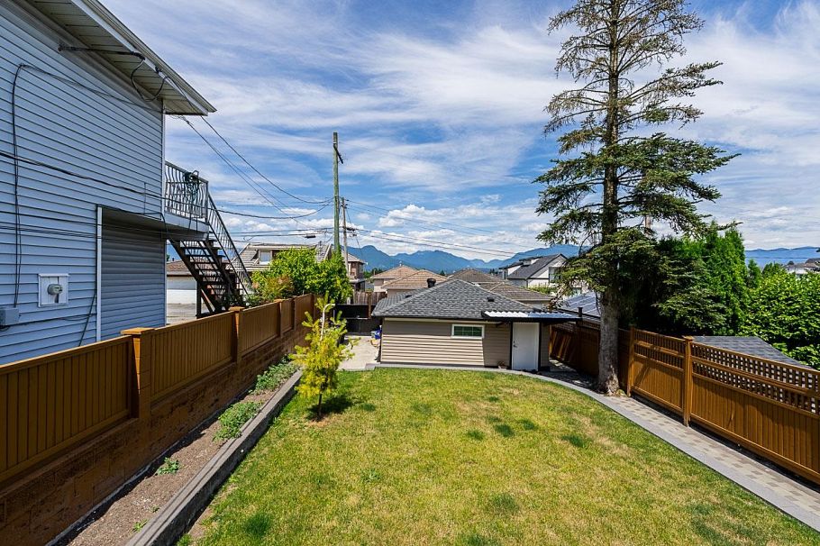 2843 E 5th Avenue Vancouver, BC - 17