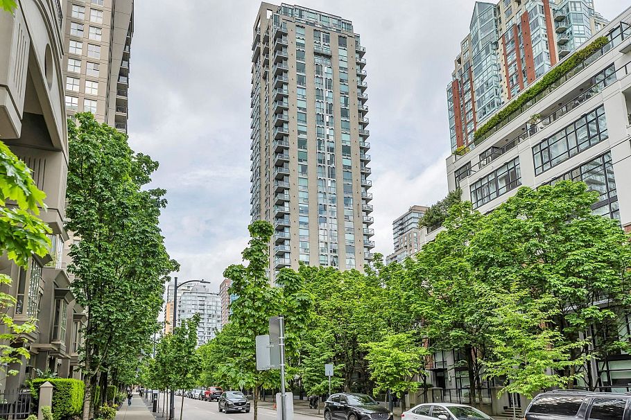 1104 928 Richards Street Vancouver, BC - 1
