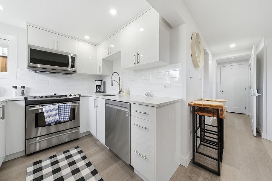 1120 Wellington Drive North Vancouver, BC - 21
