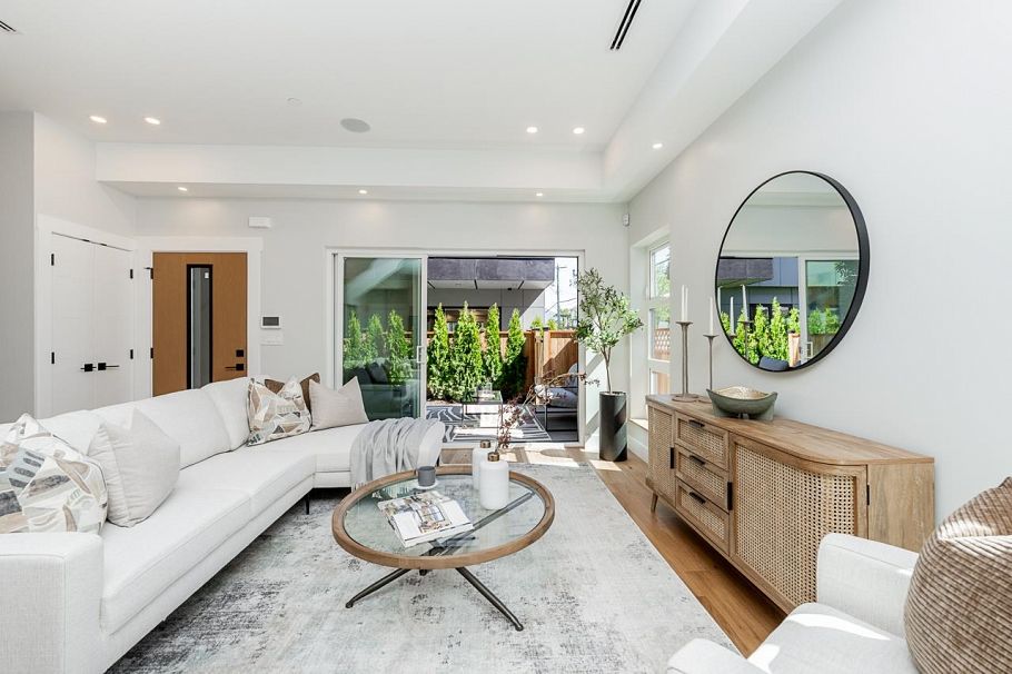 1 678 E 22nd Avenue Vancouver, BC - 7