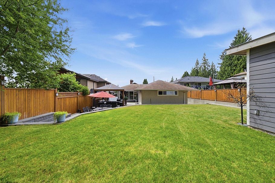 1120 Wellington Drive North Vancouver, BC - 32